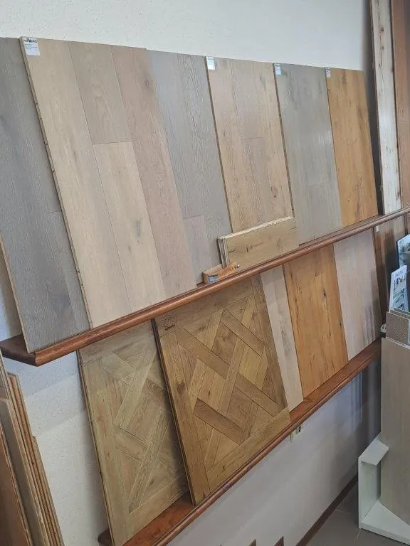 Campionature di parquet e pavimenti effetto legno, anche a spina di pesce